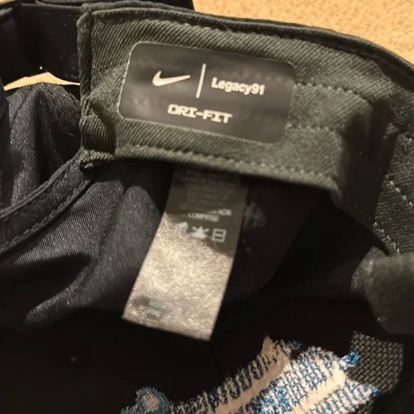 runDisney Adult Nike Cap like new - Picture 2 of 5